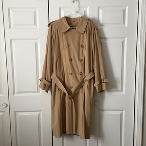 Men’s Burberry double breasted trench coat